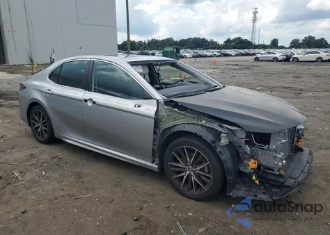 2022 Toyota Camry Se z USA, uszkodzony, nr VIN 4T1T11AK4NU651286